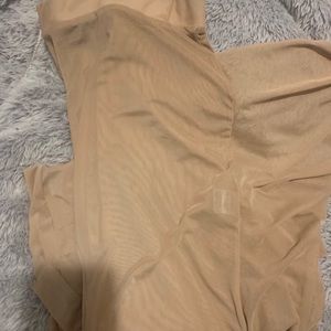 𝒷𝒶𝓉𝒽𝒾𝓃𝑔𝓈𝓊𝒾𝓉 𝒸𝑜𝓋𝑒𝓇𝓊𝓅 𝓅𝒶𝓃𝓉𝓈